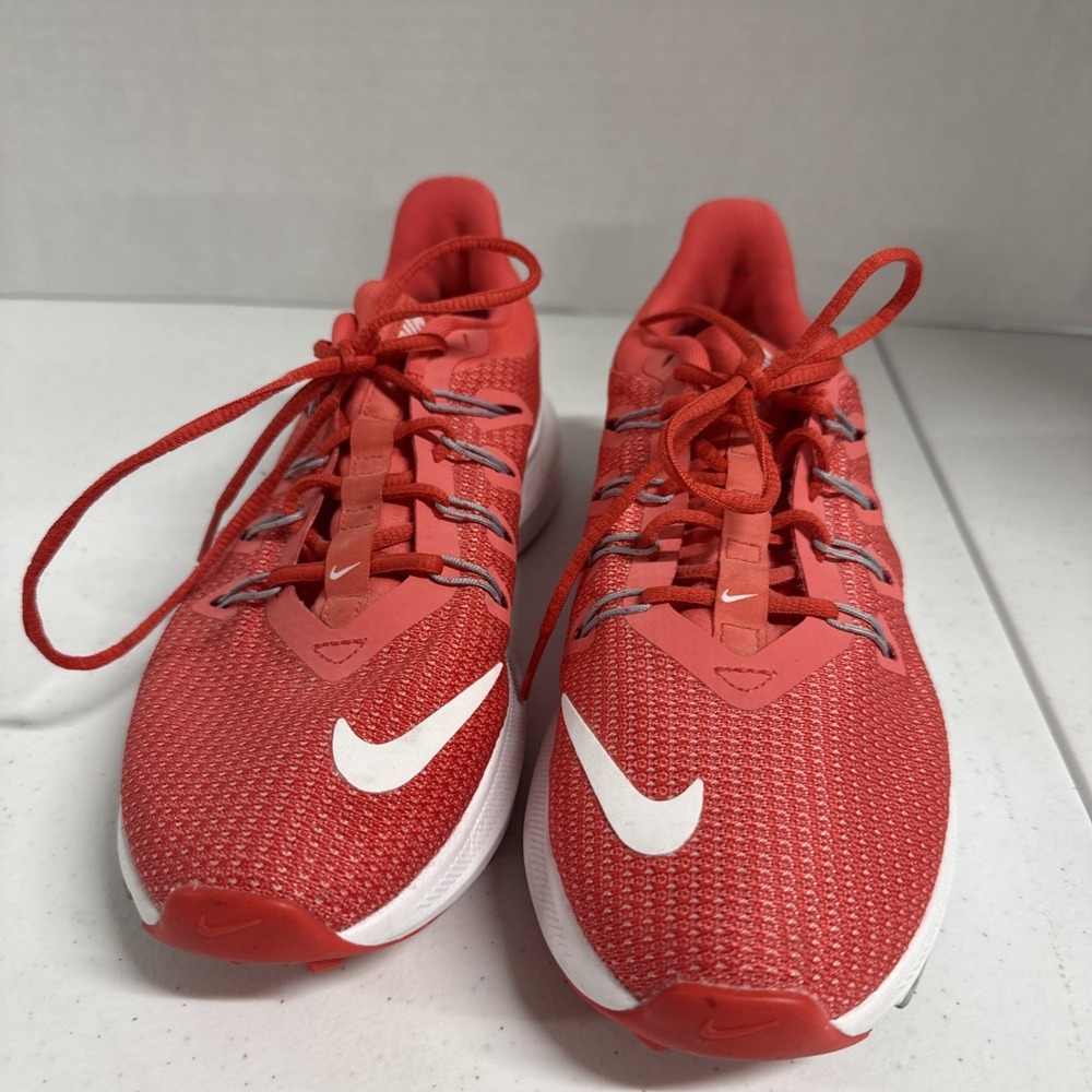 Nike Quest Women's Size 6.5  Red Lace Up Low Top Running Sneaker Shoes